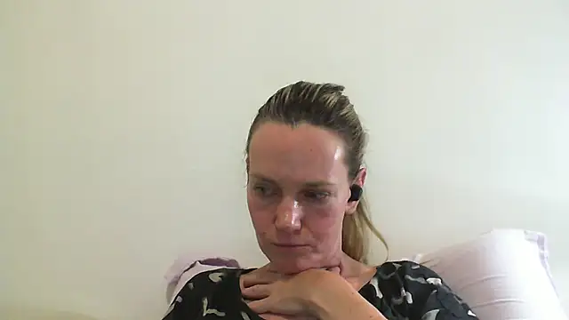 Snapshot of Annylove1 chatting on February 16, 12:52 am Annylove1 online show from February 16, 12:52 am