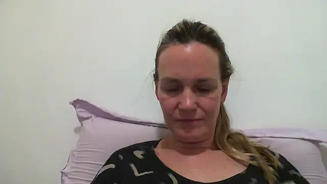 Snapshot of Annylove1 chatting on February 18, 12:04 am Annylove1 online show from February 18, 12:04 am