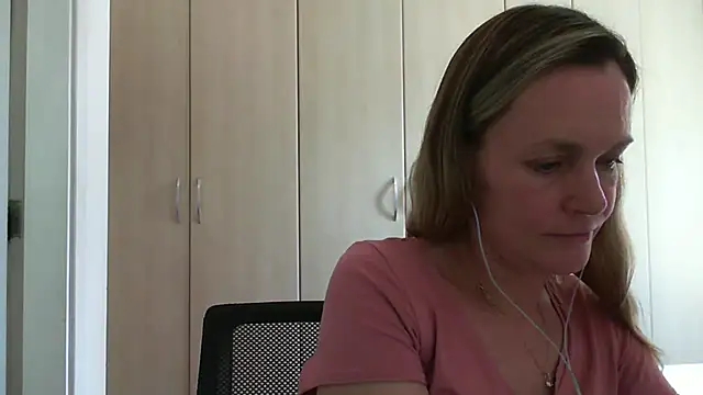 Snapshot of Annylove1 chatting on February 26, 3:19 pm Annylove1 online show from February 26, 3:19 pm