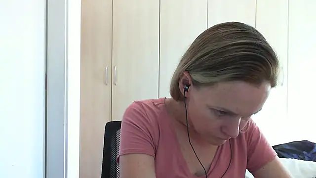 Snapshot of Annylove1 chatting on March 5, 5:50 pm Annylove1 online show from March 5, 5:50 pm