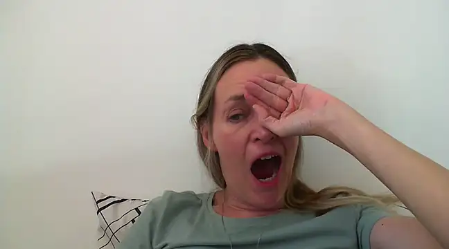 Snapshot of Annylove1 chatting on March 18, 2:26 pm Annylove1 online show from March 18, 2:26 pm