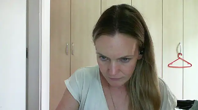 Snapshot of Annylove1 chatting on March 18, 6:04 pm Annylove1 online show from March 18, 6:04 pm