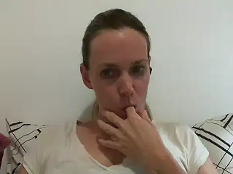 Snapshot of Annylove1 chatting on March 19, 10:42 pm Annylove1 online show from March 19, 10:42 pm