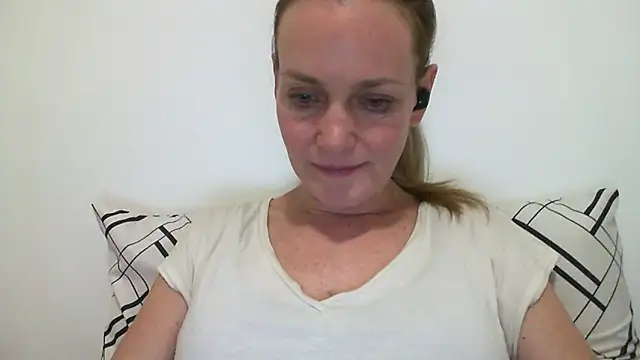 Snapshot of Annylove1 chatting on March 20, 11:34 pm Annylove1 online show from March 20, 11:34 pm