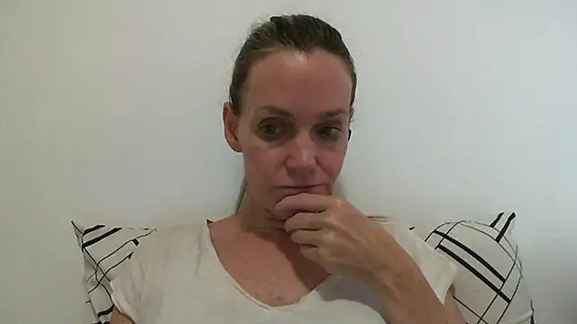 Snapshot of Annylove1 chatting on March 22, 12:17 am Annylove1 online show from March 22, 12:17 am