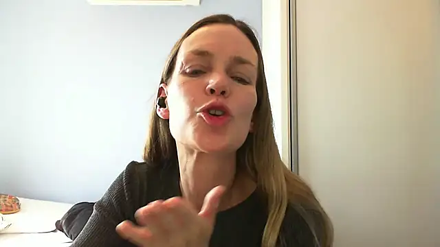 Snapshot of Annylove1 chatting on September 10, 5:13 pm Annylove1 online show from September 10, 5:13 pm