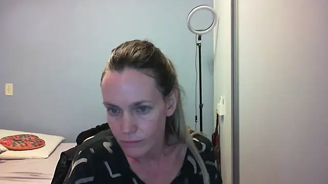 Snapshot of Annylove1 chatting on October 31, 12:11 am Annylove1 online show from October 31, 12:11 am