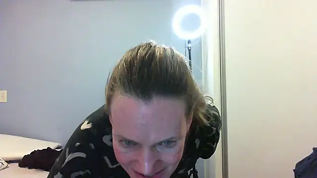 Snapshot of Annylove1 chatting on November 4, 11:37 pm Annylove1 online show from November 4, 11:37 pm