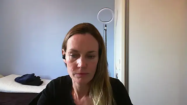 Snapshot of Annylove1 chatting on November 12, 3:34 pm Annylove1 online show from November 12, 3:34 pm