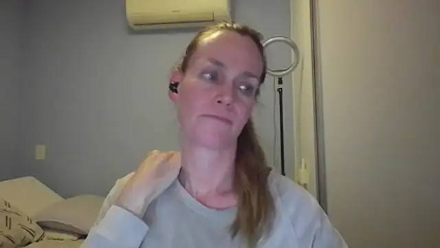 Snapshot of Annylove1 chatting on November 20, 12:11 am Annylove1 online show from November 20, 12:11 am