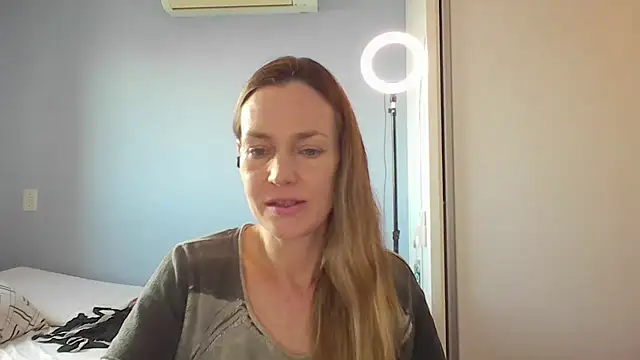 Snapshot of Annylove1 chatting on December 4, 10:46 am Annylove1 online show from December 4, 10:46 am