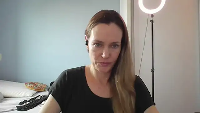 Snapshot of Annylove1 chatting on December 16, 10:53 am Annylove1 online show from December 16, 10:53 am