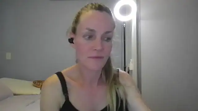 Snapshot of Annylove1 chatting on December 17, 12:16 am Annylove1 online show from December 17, 12:16 am