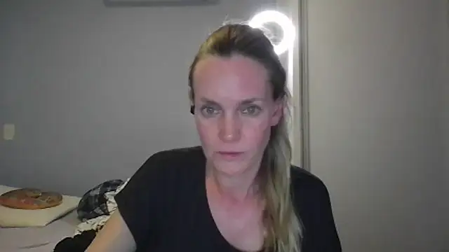 Snapshot of Annylove1 chatting on December 19, 12:17 am Annylove1 online show from December 19, 12:17 am