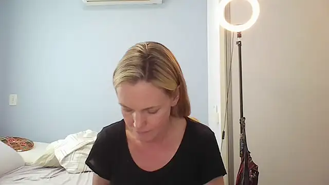 Snapshot of Annylove1 chatting on January 5, 5:27 pm Annylove1 online show from January 5, 5:27 pm