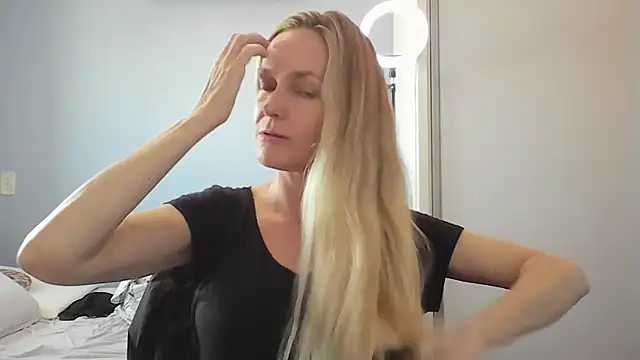 Snapshot of Annylove1 chatting on January 7, 12:18 pm Annylove1 online show from January 7, 12:18 pm