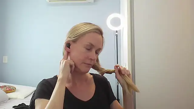 Snapshot of Annylove1 chatting on January 8, 4:31 pm Annylove1 online show from January 8, 4:31 pm