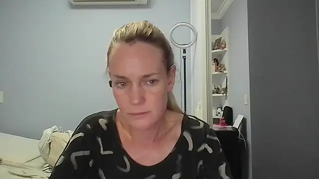 Snapshot of Annylove1 chatting on February 1, 12:31 am Annylove1 online show from February 1, 12:31 am