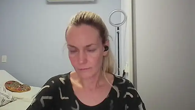 Snapshot of Annylove1 chatting on February 8, 12:36 am Annylove1 online show from February 8, 12:36 am