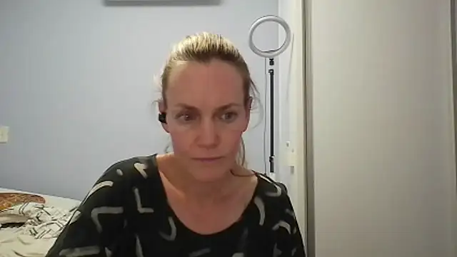 Snapshot of Annylove1 chatting on February 13, 12:06 am Annylove1 online show from February 13, 12:06 am