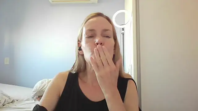 Snapshot of Annylove1 chatting on February 17, 10:45 am Annylove1 online show from February 17, 10:45 am