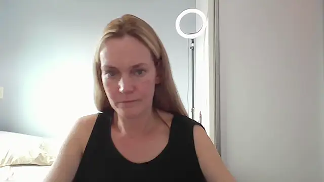 Snapshot of Annylove1 chatting on February 18, 6:48 pm Annylove1 online show from February 18, 6:48 pm