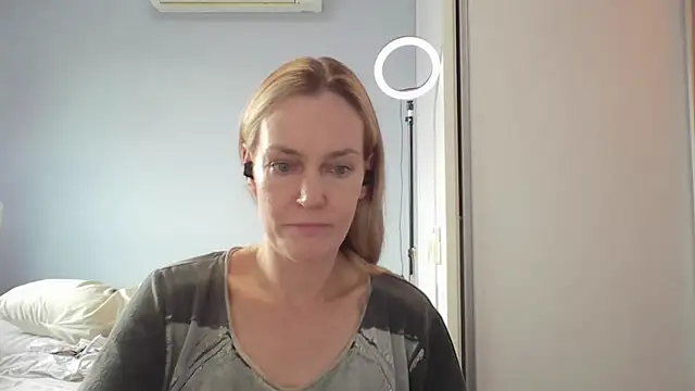 Snapshot of Annylove1 chatting on February 19, 10:44 am Annylove1 online show from February 19, 10:44 am