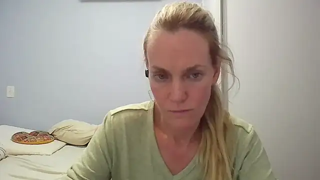 Snapshot of Annylove1 chatting on February 25, 12:09 am Annylove1 online show from February 25, 12:09 am