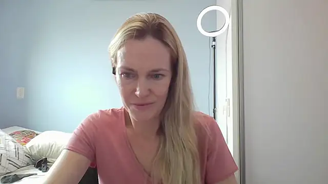 Snapshot of Annylove1 chatting on February 25, 12:15 pm Annylove1 online show from February 25, 12:15 pm