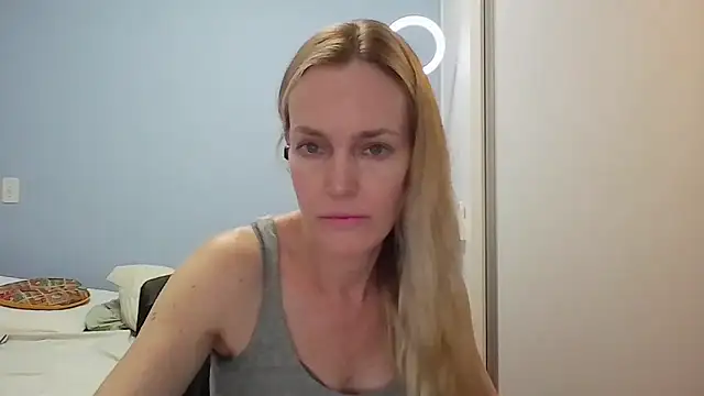 Snapshot of Annylove1 chatting on February 26, 12:26 pm Annylove1 online show from February 26, 12:26 pm