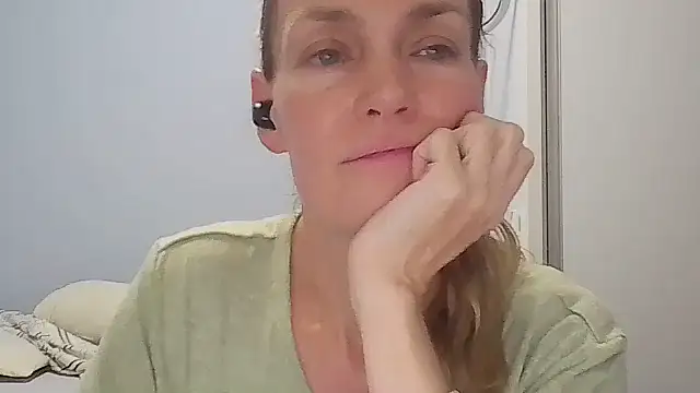 Snapshot of Annylove1 chatting on March 12, 12:17 am Annylove1 online show from March 12, 12:17 am