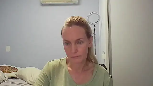 Snapshot of Annylove1 chatting on March 16, 12:27 am Annylove1 online show from March 16, 12:27 am