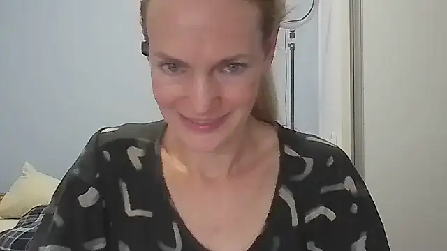 Snapshot of Annylove1 chatting on March 26, 12:39 am Annylove1 online show from March 26, 12:39 am