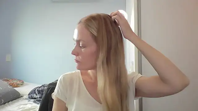 Snapshot of Annylove1 chatting on April 1, 10:49 am Annylove1 online show from April 1, 10:49 am