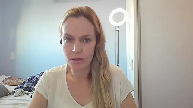 Snapshot of Annylove1 chatting on April 2, 10:46 am Annylove1 online show from April 2, 10:46 am