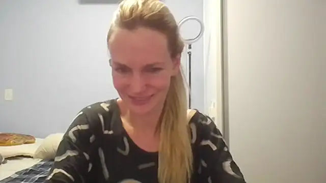 Snapshot of Annylove1 chatting on April 5, 1:03 am Annylove1 online show from April 5, 1:03 am