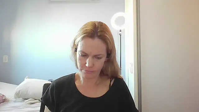 Snapshot of Annylove1 chatting on April 15, 10:55 am Annylove1 online show from April 15, 10:55 am