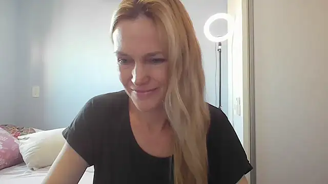 Snapshot of Annylove1 chatting on April 16, 12:06 pm Annylove1 online show from April 16, 12:06 pm