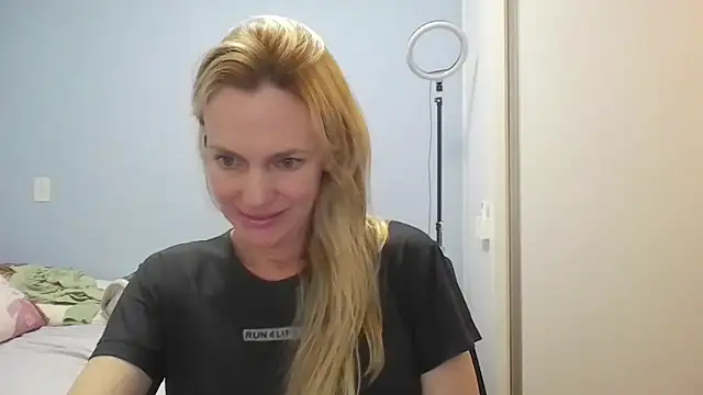 Snapshot of Annylove1 chatting on April 23, 12:29 pm Annylove1 online show from April 23, 12:29 pm