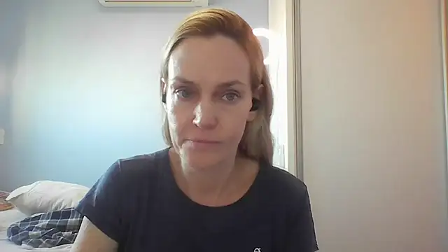 Snapshot of Annylove1 chatting on May 7, 10:42 am Annylove1 online show from May 7, 10:42 am