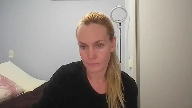Snapshot of Annylove1 chatting on May 17, 12:30 am Annylove1 online show from May 17, 12:30 am