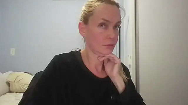 Snapshot of Annylove1 chatting on May 25, 12:05 am Annylove1 online show from May 25, 12:05 am