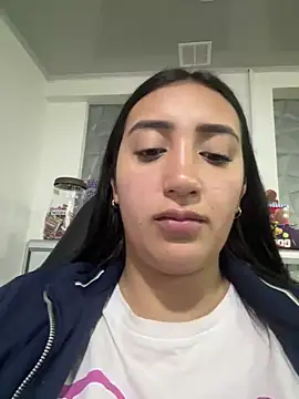 Snapshot of Hannahoff chatting on December 22, 12:17 am Hannahoff online show from December 22, 12:17 am