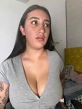 Snapshot of Hannahoff chatting on February 2, 9:45 pm Hannahoff online show from February 2, 9:45 pm