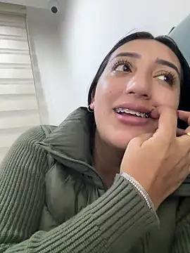 Snapshot of Hannahoff chatting on February 8, 3:08 am Hannahoff online show from February 8, 3:08 am