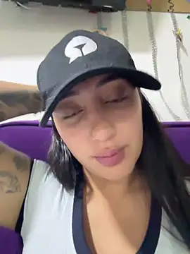 Snapshot of Hannahoff chatting on March 3, 11:03 pm Hannahoff online show from March 3, 11:03 pm