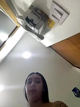 Snapshot of Hannahoff chatting on October 19, 4:13 am Hannahoff online show from October 19, 4:13 am