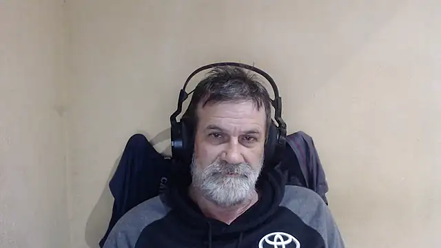Snapshot of AlexNudo chatting on October 4, 7:06 am AlexNudo online show from October 4, 7:06 am