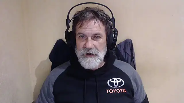 Snapshot of AlexNudo chatting on October 30, 7:32 am AlexNudo online show from October 30, 7:32 am