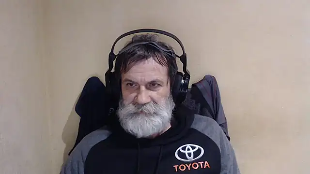 Snapshot of AlexNudo chatting on November 22, 8:24 am AlexNudo online show from November 22, 8:24 am